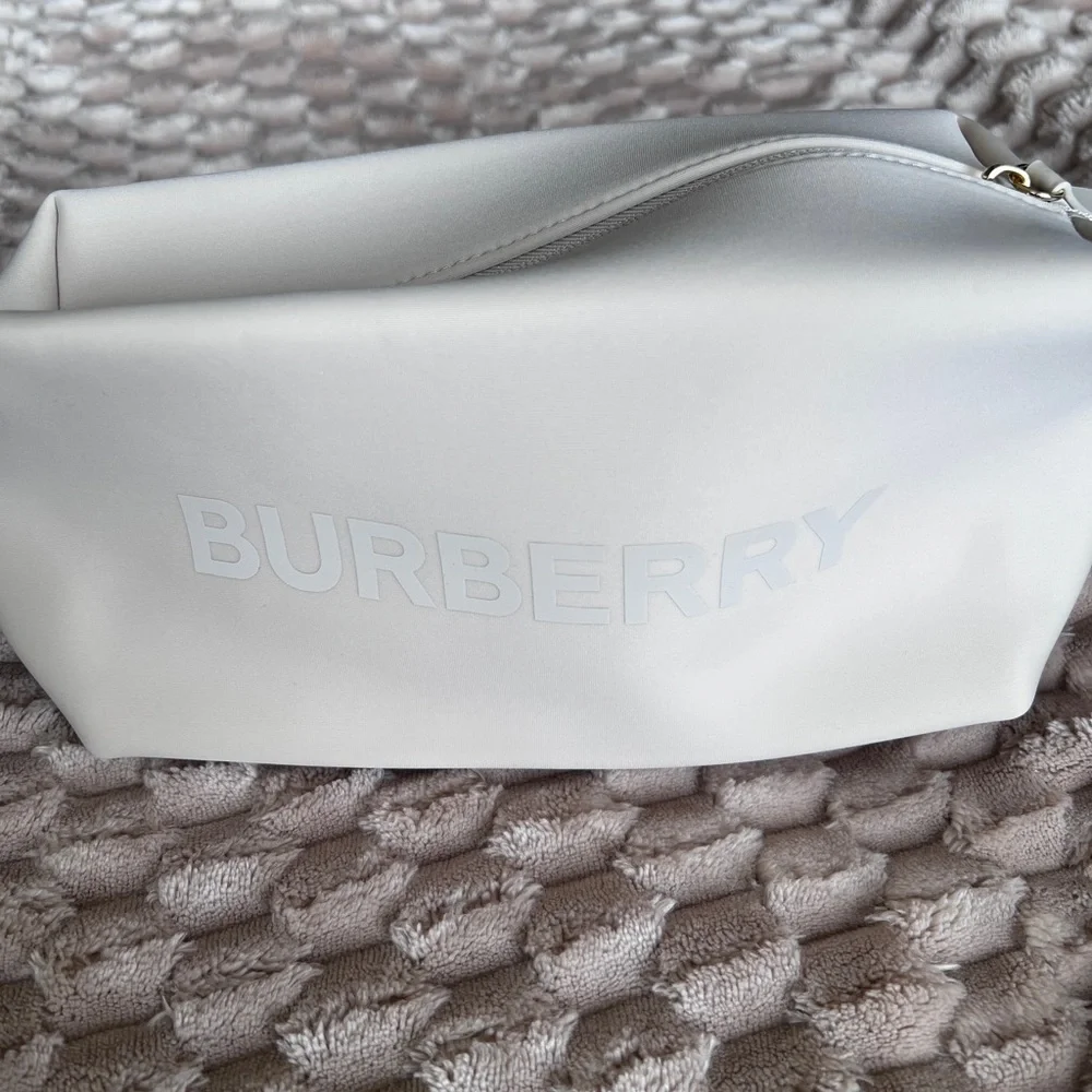 Burberry MULT FEMALE POUCH 23IV - Picture 1 of 4